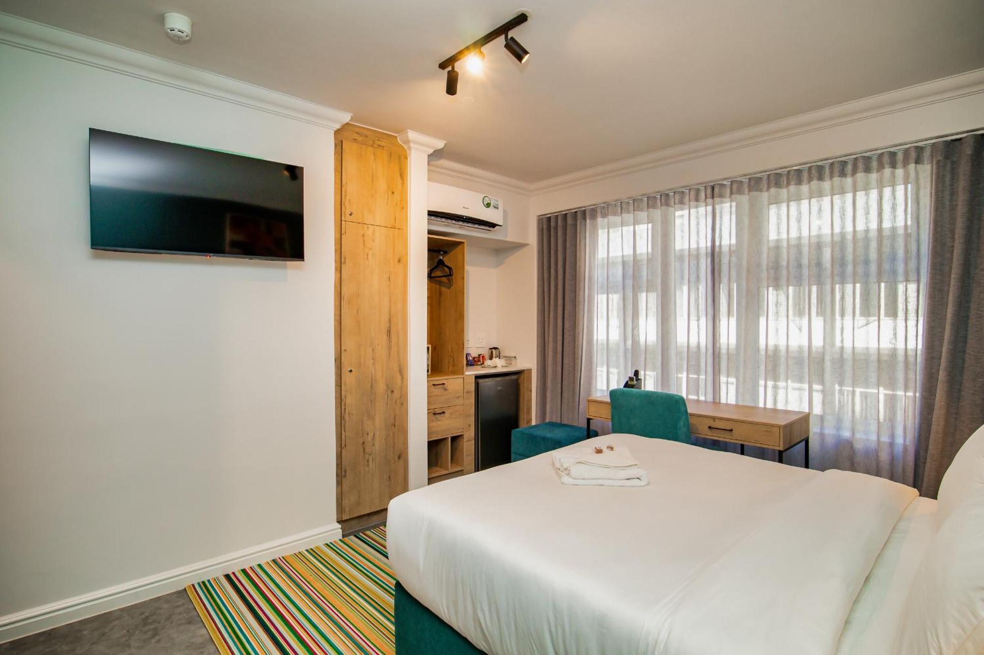 9 On Barrack Hotel 3*